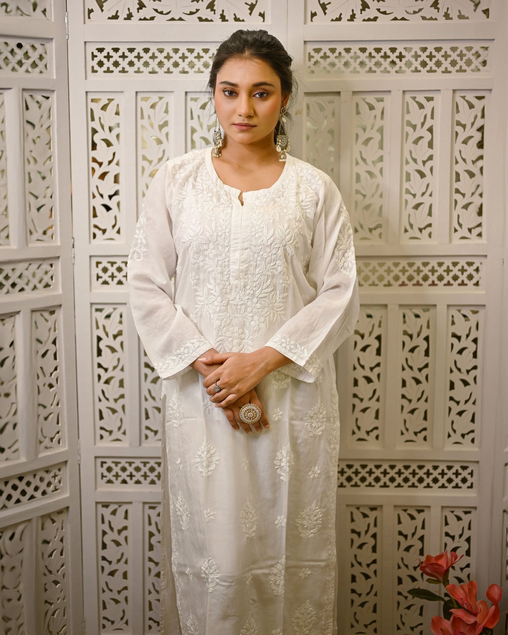 Safed Noor (Pure Grace) White Modal Kurta Pant Set with Ghaspatti Embroidery - Nooriyat